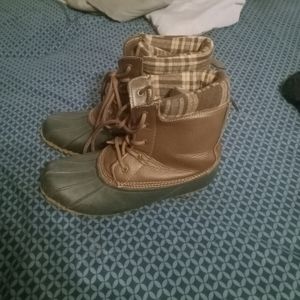 Duck boots